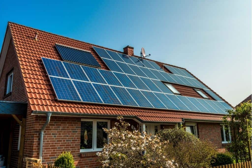 Förderung Photovoltaik und Solarthermie, hier an Einfamilienhaus